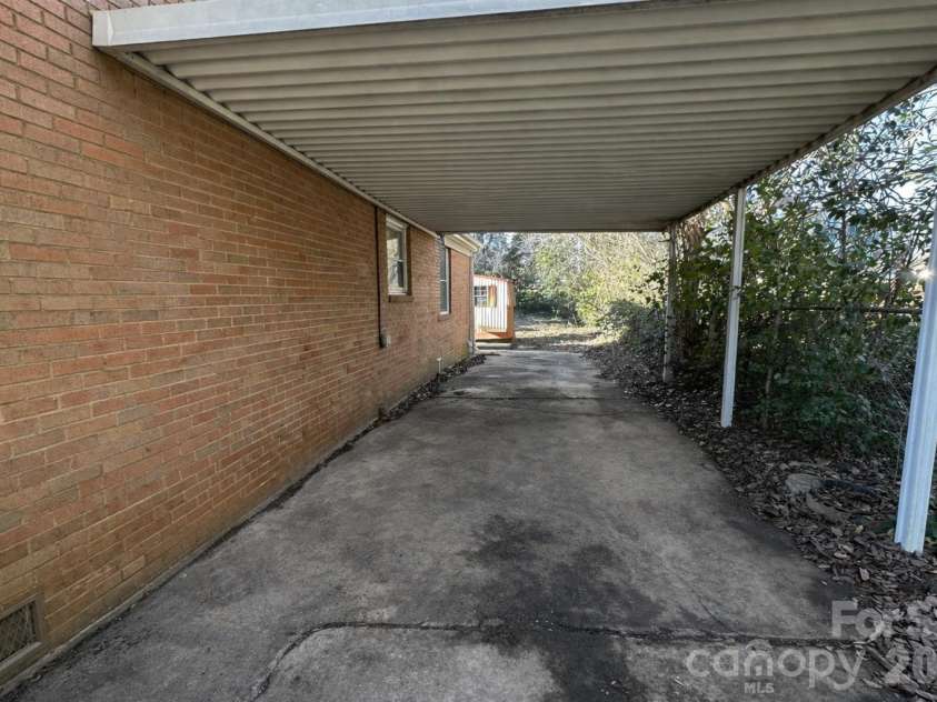310 Hollis Road, Charlotte, NC 28209.  MLS# CAR4343083, YatesRealty ID 1666. 