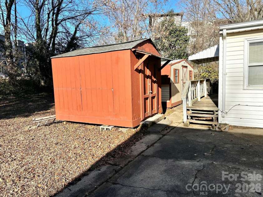 310 Hollis Road, Charlotte, NC 28209.  MLS# CAR4343083, YatesRealty ID 1666. 