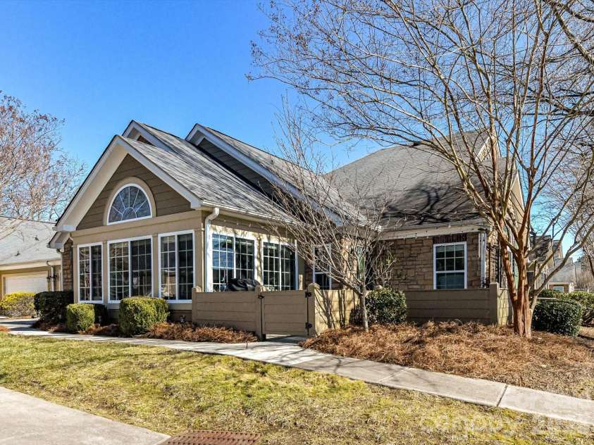 5433 Prosperity View Drive, Charlotte, NC 28269.  MLS# CAR4373751, YatesRealty ID 16660. 