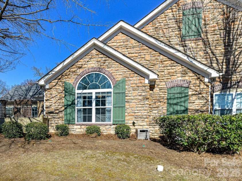 5433 Prosperity View Drive, Charlotte, NC 28269.  MLS# CAR4373751, YatesRealty ID 16660. 