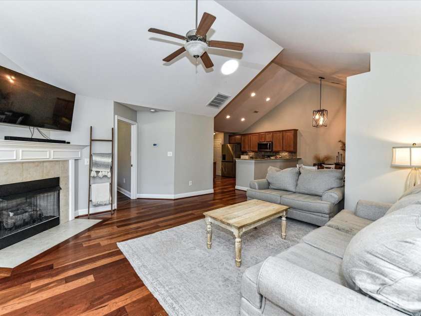 5433 Prosperity View Drive, Charlotte, NC 28269.  MLS# CAR4373751, YatesRealty ID 16660. 