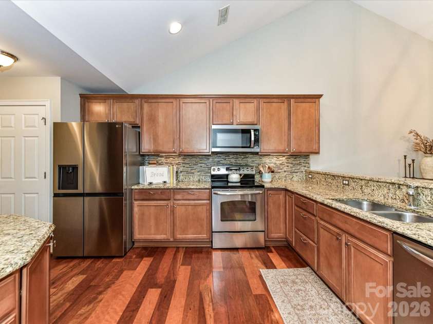 5433 Prosperity View Drive, Charlotte, NC 28269.  MLS# CAR4373751, YatesRealty ID 16660. 