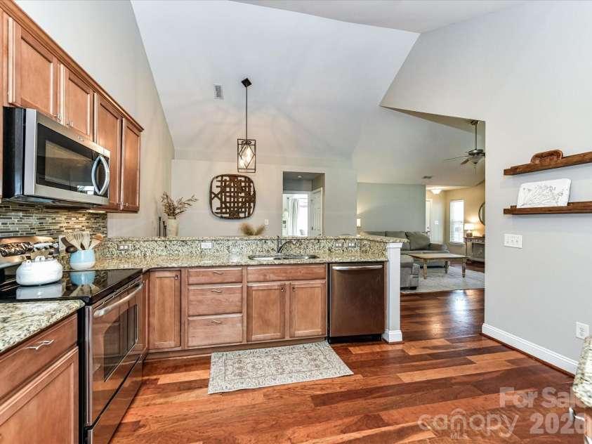 5433 Prosperity View Drive, Charlotte, NC 28269.  MLS# CAR4373751, YatesRealty ID 16660. 