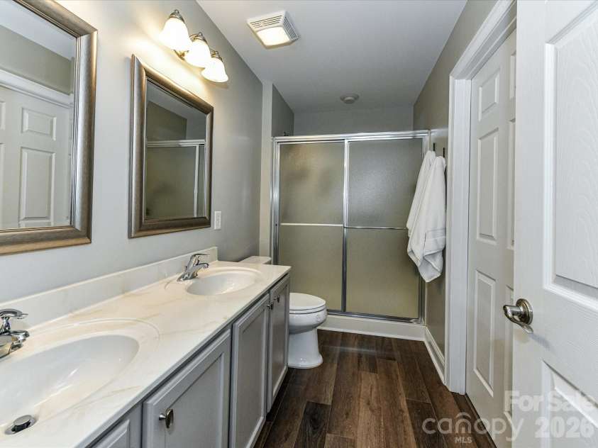 5433 Prosperity View Drive, Charlotte, NC 28269.  MLS# CAR4373751, YatesRealty ID 16660. 