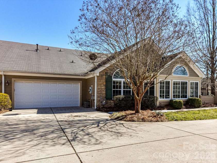 5433 Prosperity View Drive, Charlotte, NC 28269.  MLS# CAR4373751, YatesRealty ID 16660. 