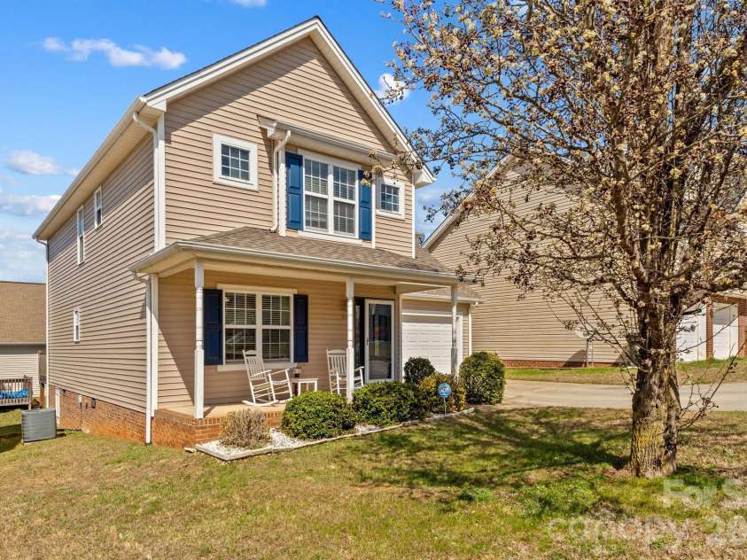 219 19th Avenue, Hickory, NC 28602.  MLS# CAR4353222, YatesRealty ID 16661. 