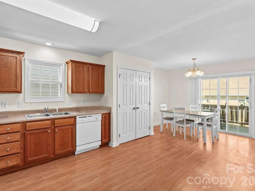 219 19th Avenue, Hickory, NC 28602.  MLS# CAR4353222, YatesRealty ID 16661. 