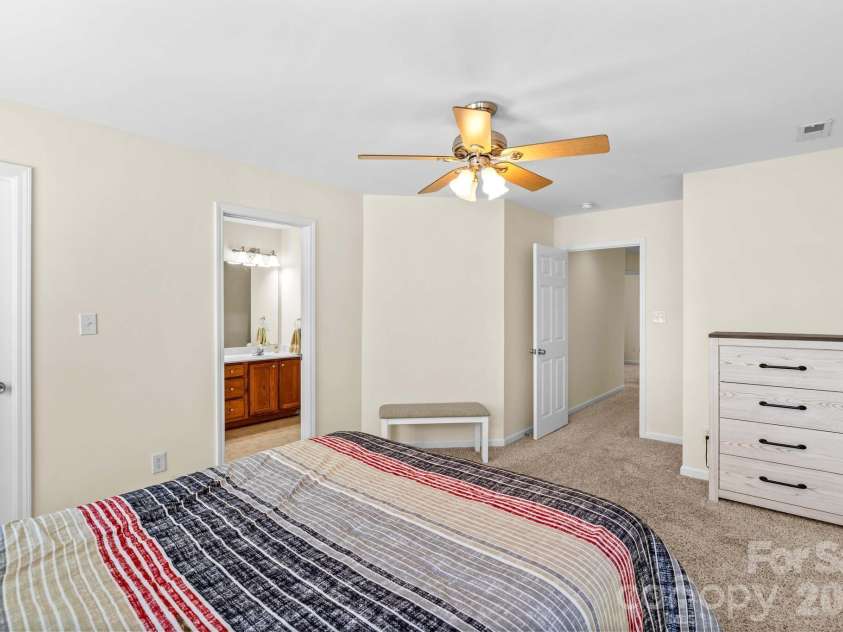 219 19th Avenue, Hickory, NC 28602.  MLS# CAR4353222, YatesRealty ID 16661. 