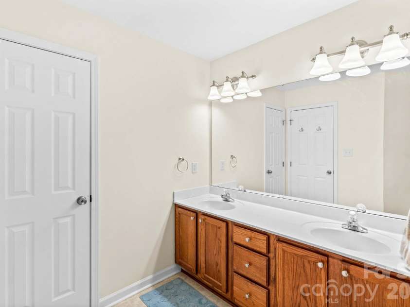 219 19th Avenue, Hickory, NC 28602.  MLS# CAR4353222, YatesRealty ID 16661. 