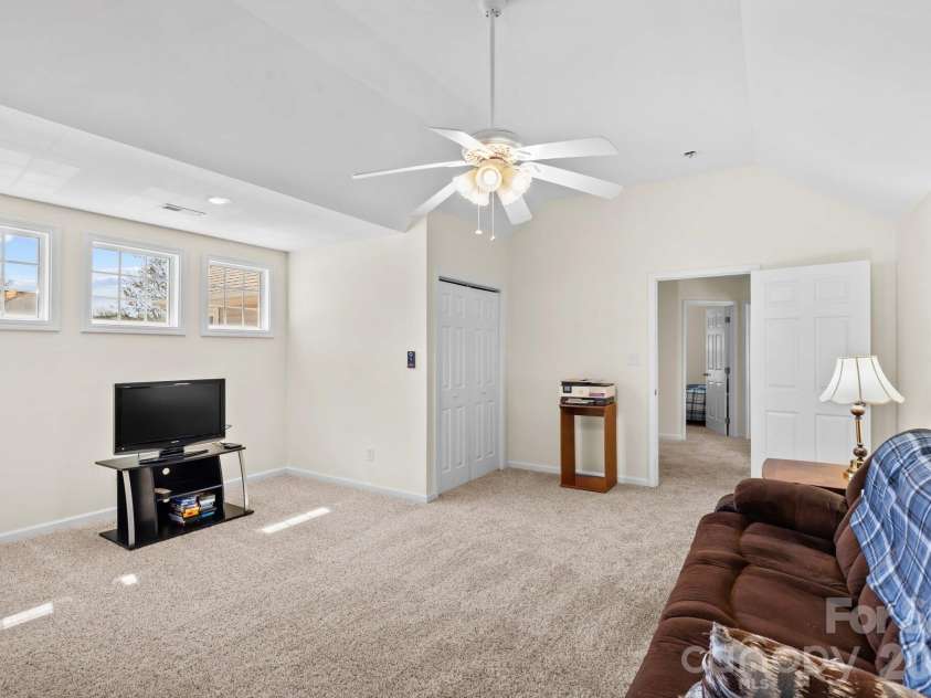 219 19th Avenue, Hickory, NC 28602.  MLS# CAR4353222, YatesRealty ID 16661. 