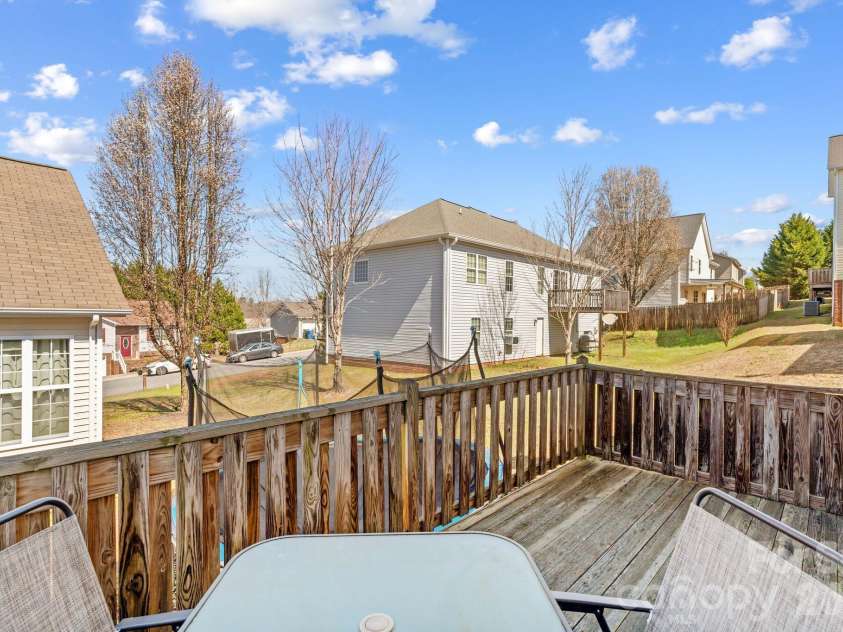 219 19th Avenue, Hickory, NC 28602.  MLS# CAR4353222, YatesRealty ID 16661. 