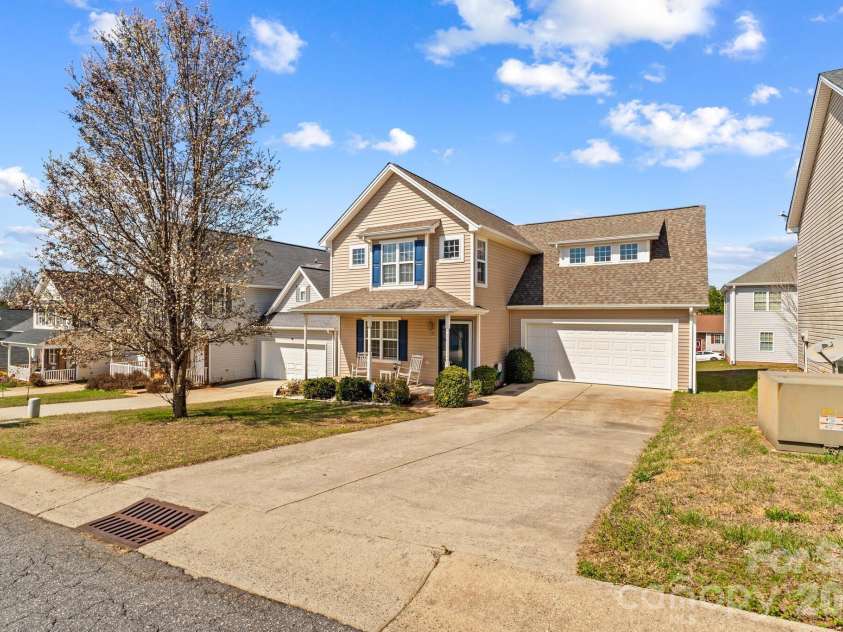 219 19th Avenue, Hickory, NC 28602.  MLS# CAR4353222, YatesRealty ID 16661. 