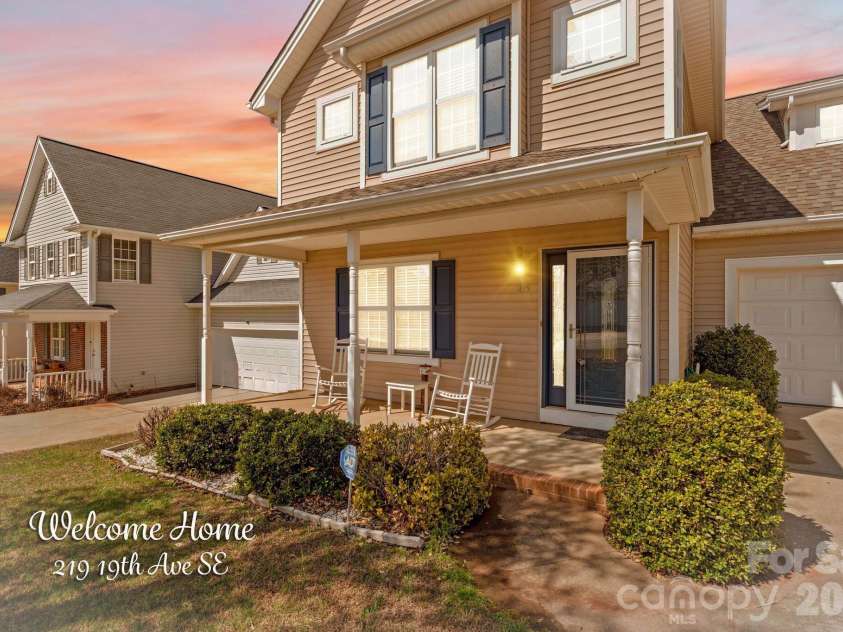 219 19th Avenue, Hickory, NC 28602.  MLS# CAR4353222, YatesRealty ID 16661. 