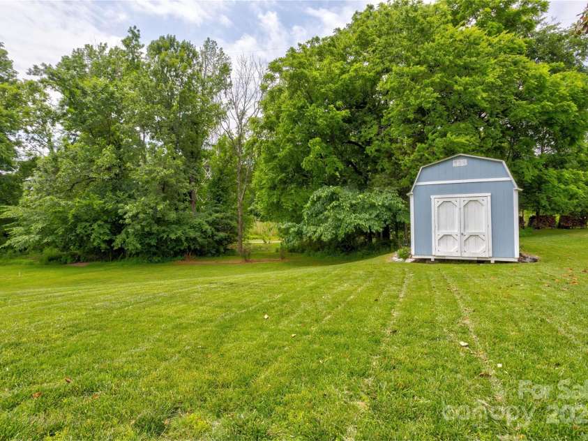 2024 Stonewyck Avenue, Kannapolis, NC 28081.  MLS# CAR4260978, YatesRealty ID 16662. 