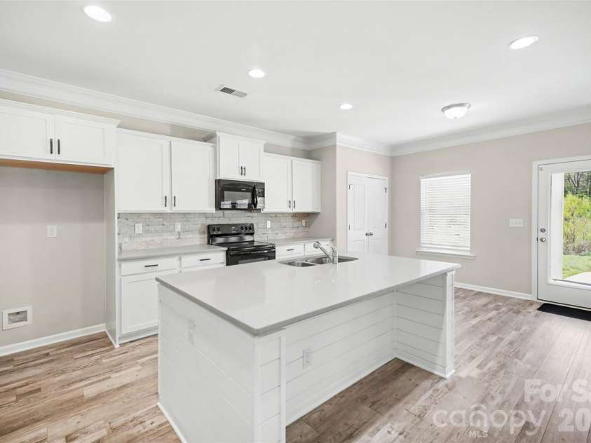 504 Stone River Parkway, Mount Holly, NC 28120.  MLS# CAR4280796, YatesRealty ID 16663. Kitchen island