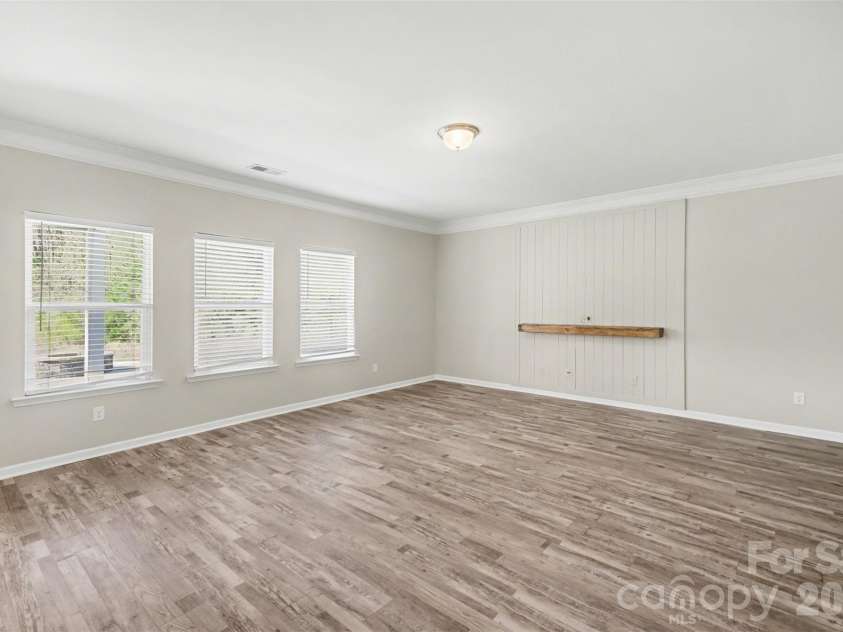 504 Stone River Parkway, Mount Holly, NC 28120.  MLS# CAR4280796, YatesRealty ID 16663. Spacious living room with accent wall