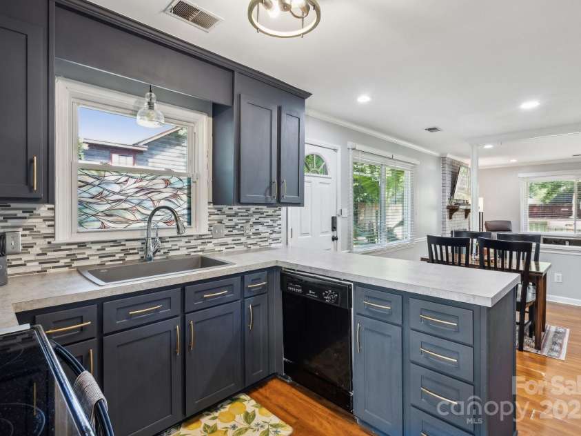 6412 Old Meadow Road, Charlotte, NC 28227.  MLS# CAR4250974, YatesRealty ID 16663. 