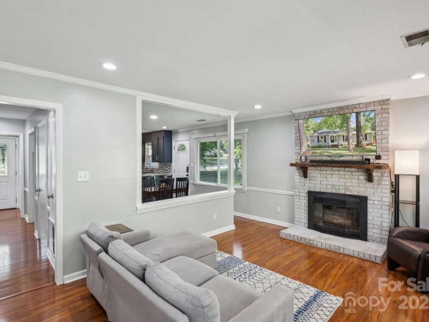 6412 Old Meadow Road, Charlotte, NC 28227.  MLS# CAR4250974, YatesRealty ID 16663. 