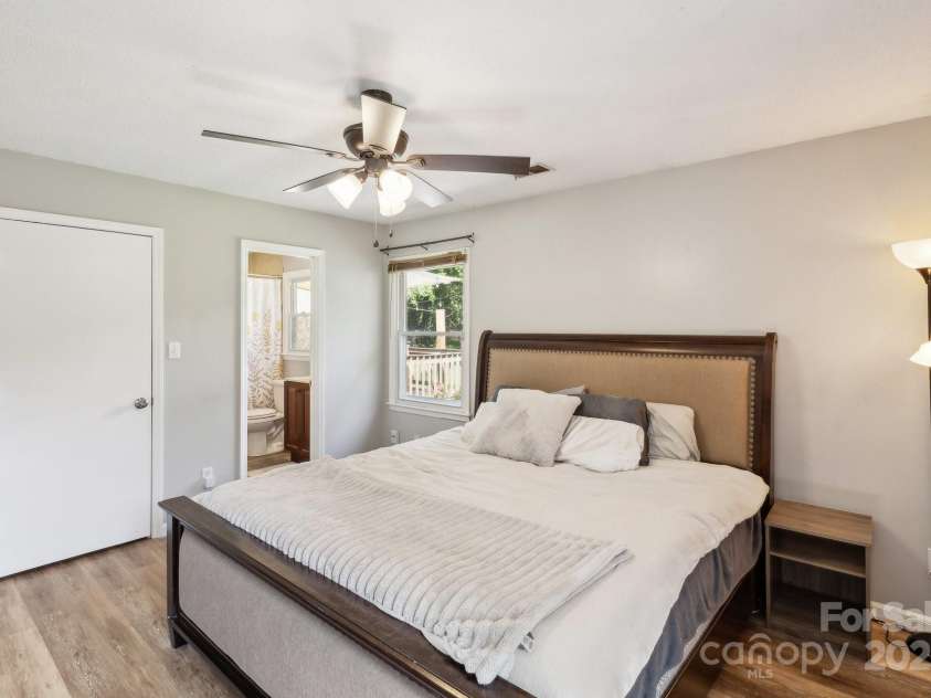 6412 Old Meadow Road, Charlotte, NC 28227.  MLS# CAR4250974, YatesRealty ID 16663. 