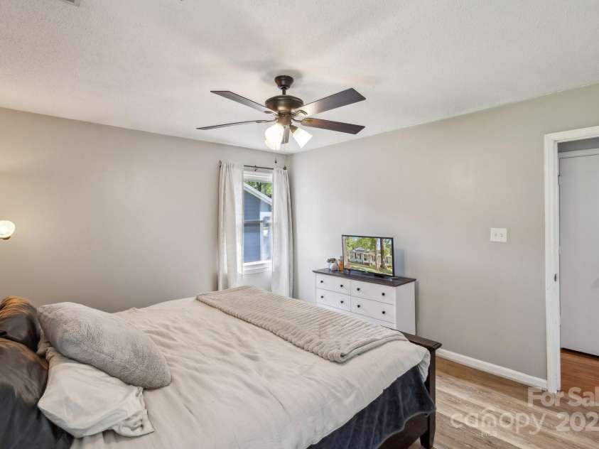 6412 Old Meadow Road, Charlotte, NC 28227.  MLS# CAR4250974, YatesRealty ID 16663. 