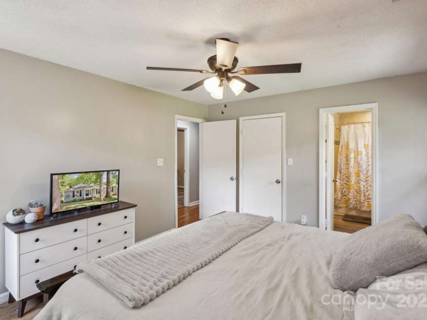 6412 Old Meadow Road, Charlotte, NC 28227.  MLS# CAR4250974, YatesRealty ID 16663. 