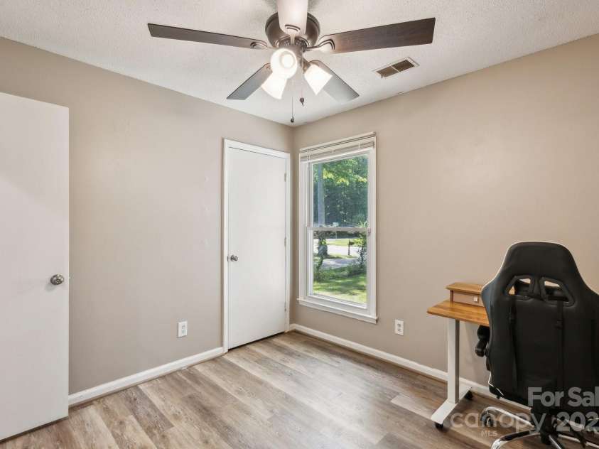 6412 Old Meadow Road, Charlotte, NC 28227.  MLS# CAR4250974, YatesRealty ID 16663. 