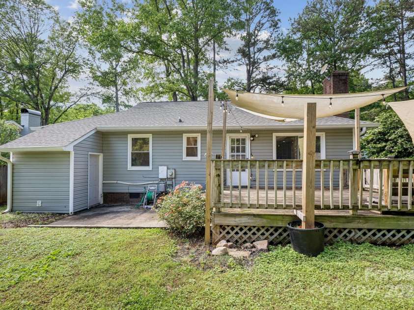 6412 Old Meadow Road, Charlotte, NC 28227.  MLS# CAR4250974, YatesRealty ID 16663. 
