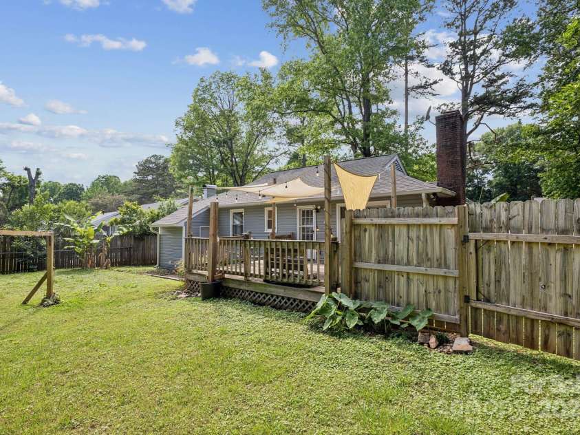 6412 Old Meadow Road, Charlotte, NC 28227.  MLS# CAR4250974, YatesRealty ID 16663. 