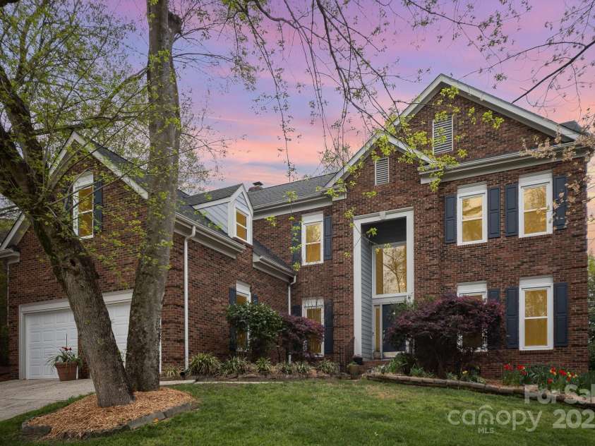 3409 Pondview Lane, Charlotte, NC 28210.  MLS# CAR4242135, YatesRealty ID 16664. 