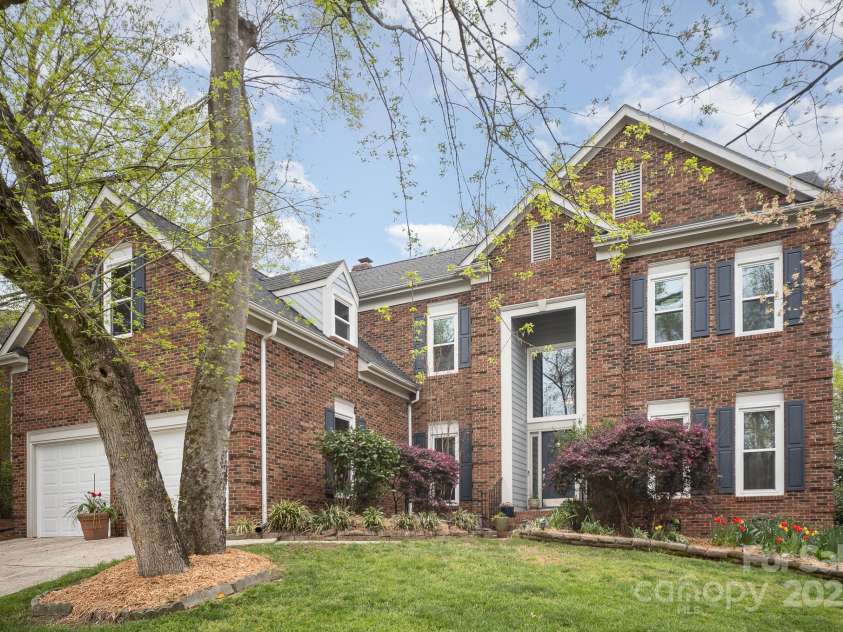 3409 Pondview Lane, Charlotte, NC 28210.  MLS# CAR4242135, YatesRealty ID 16664. 