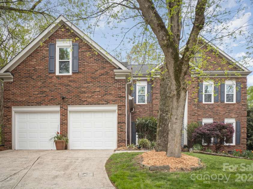 3409 Pondview Lane, Charlotte, NC 28210.  MLS# CAR4242135, YatesRealty ID 16664. 