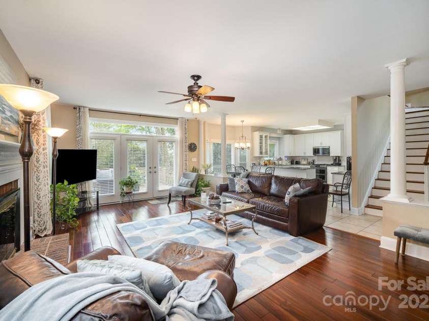 3409 Pondview Lane, Charlotte, NC 28210.  MLS# CAR4242135, YatesRealty ID 16664. 