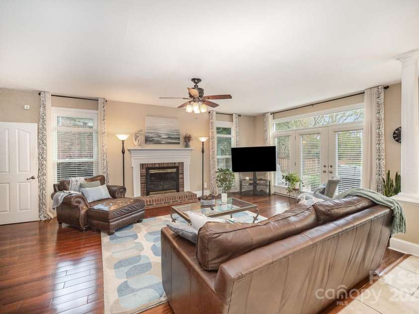 3409 Pondview Lane, Charlotte, NC 28210.  MLS# CAR4242135, YatesRealty ID 16664. 