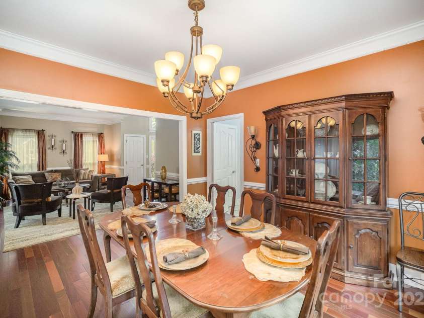3409 Pondview Lane, Charlotte, NC 28210.  MLS# CAR4242135, YatesRealty ID 16664. 