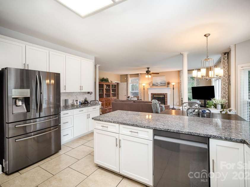 3409 Pondview Lane, Charlotte, NC 28210.  MLS# CAR4242135, YatesRealty ID 16664. 