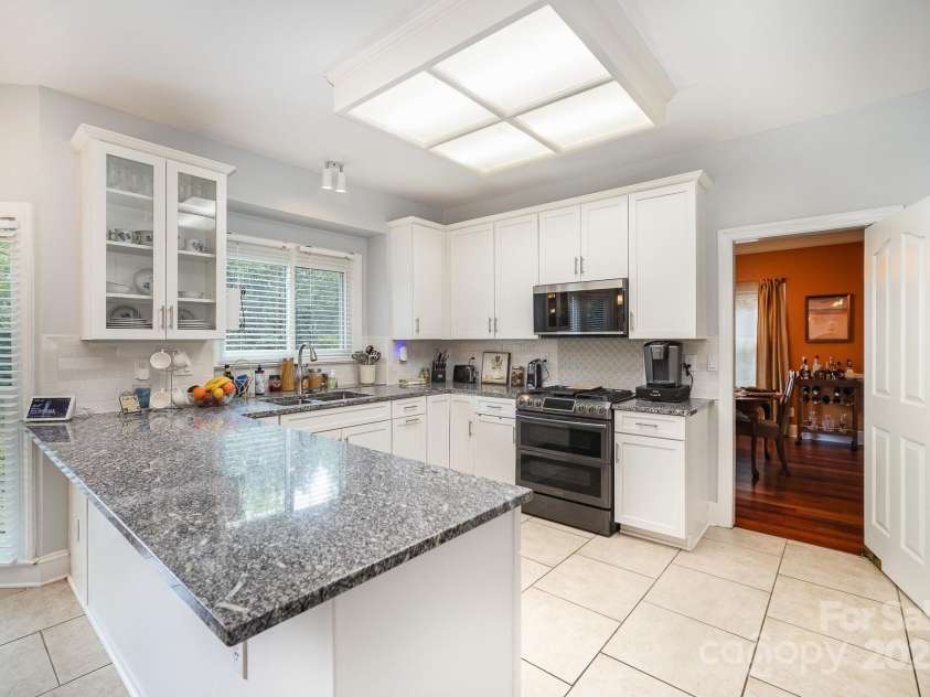 3409 Pondview Lane, Charlotte, NC 28210.  MLS# CAR4242135, YatesRealty ID 16664. 