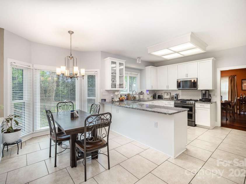 3409 Pondview Lane, Charlotte, NC 28210.  MLS# CAR4242135, YatesRealty ID 16664. 
