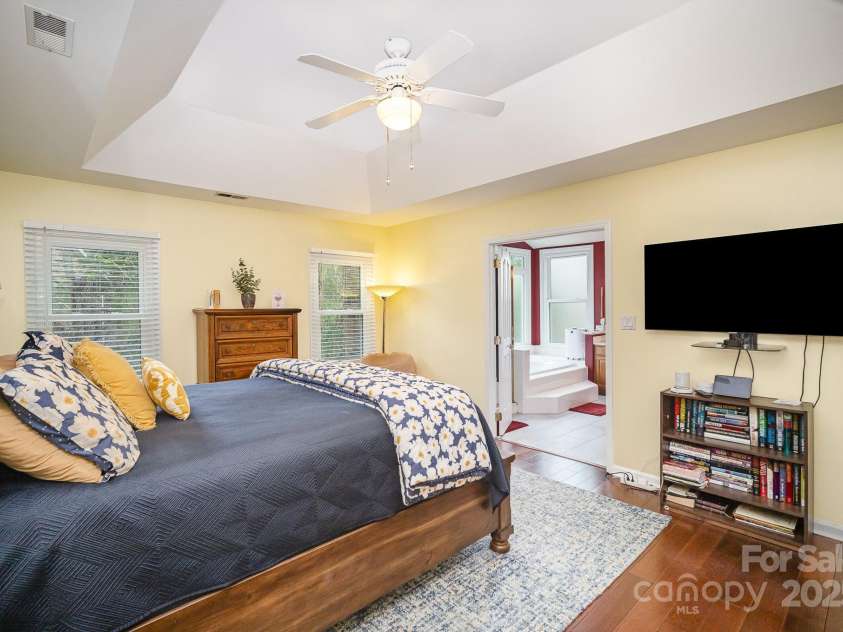 3409 Pondview Lane, Charlotte, NC 28210.  MLS# CAR4242135, YatesRealty ID 16664. 