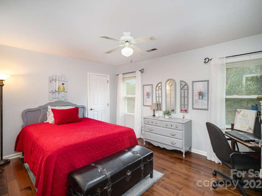 3409 Pondview Lane, Charlotte, NC 28210.  MLS# CAR4242135, YatesRealty ID 16664. 