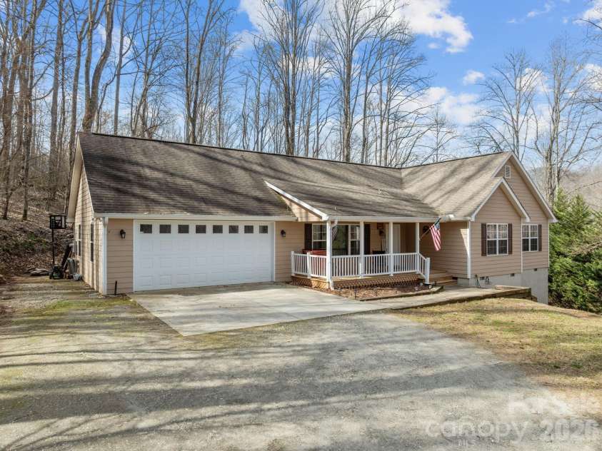 400 Honey Locust Trail, Whittier, NC 28789.  MLS# CAR4352919, YatesRealty ID 16664. 