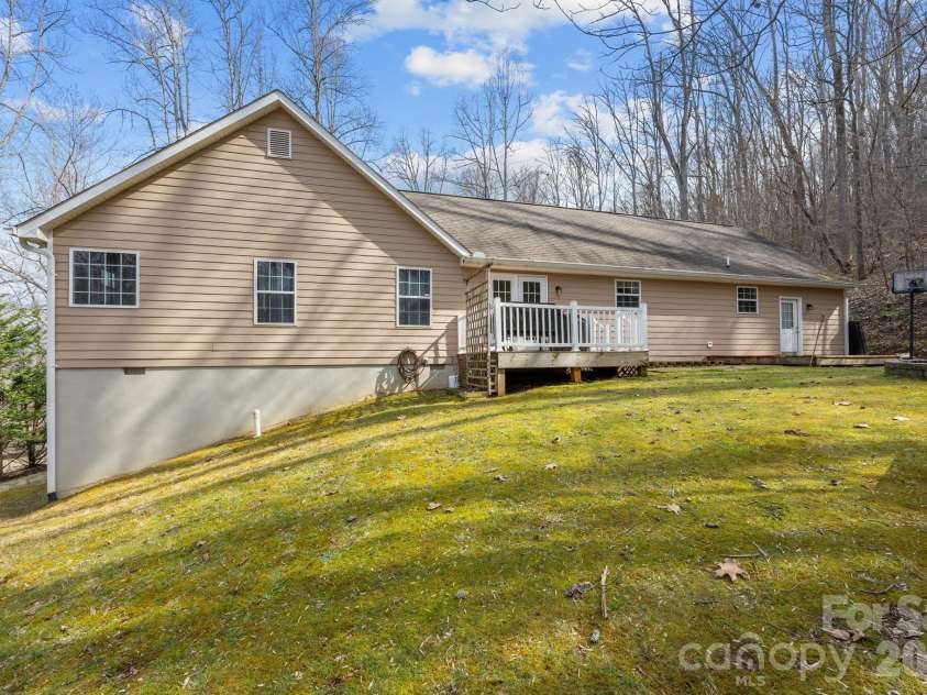 400 Honey Locust Trail, Whittier, NC 28789.  MLS# CAR4352919, YatesRealty ID 16664. 