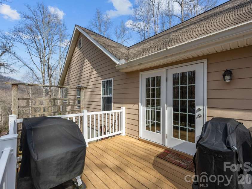 400 Honey Locust Trail, Whittier, NC 28789.  MLS# CAR4352919, YatesRealty ID 16664. 