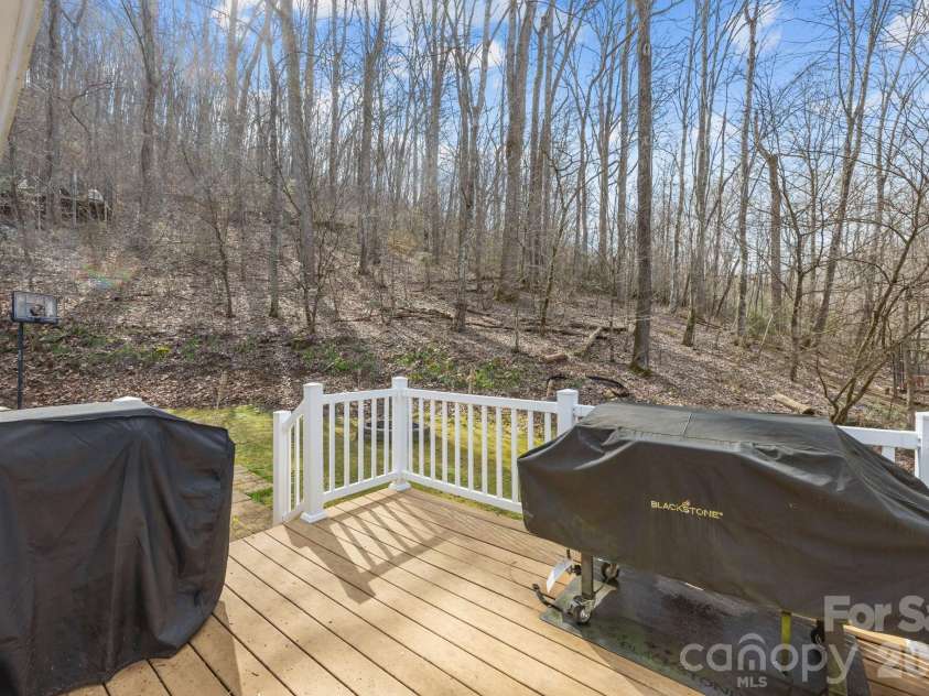 400 Honey Locust Trail, Whittier, NC 28789.  MLS# CAR4352919, YatesRealty ID 16664. 