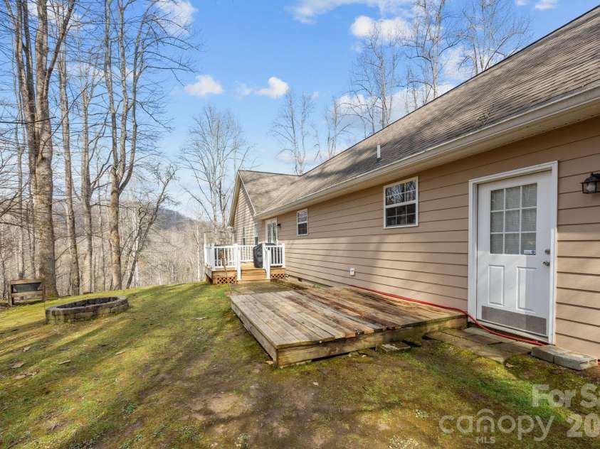 400 Honey Locust Trail, Whittier, NC 28789.  MLS# CAR4352919, YatesRealty ID 16664. 
