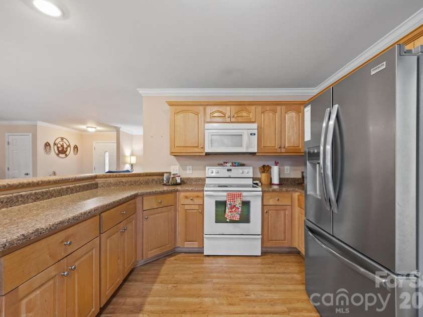 400 Honey Locust Trail, Whittier, NC 28789.  MLS# CAR4352919, YatesRealty ID 16664. 