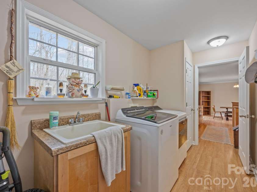 400 Honey Locust Trail, Whittier, NC 28789.  MLS# CAR4352919, YatesRealty ID 16664. 