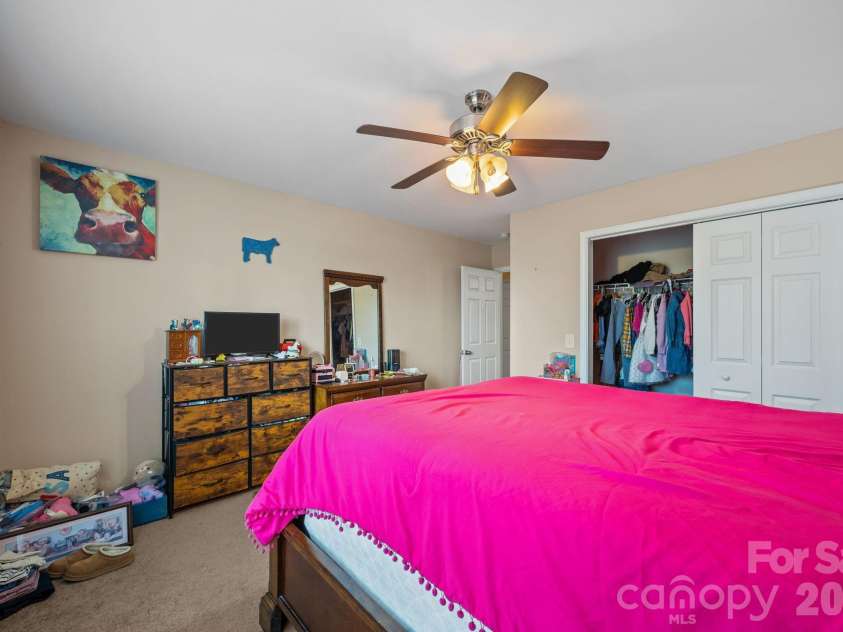 400 Honey Locust Trail, Whittier, NC 28789.  MLS# CAR4352919, YatesRealty ID 16664. 