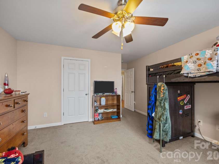 400 Honey Locust Trail, Whittier, NC 28789.  MLS# CAR4352919, YatesRealty ID 16664. 