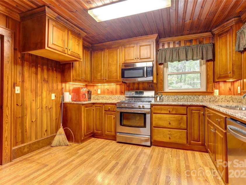 235 John Rainey Road, Salisbury, NC 28147.  MLS# CAR4241333, YatesRealty ID 16665. Upgraded cabinetry with granite counters