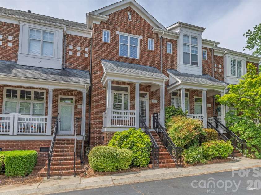 4912 Hill View Drive, Charlotte, NC 28210.  MLS# CAR4375167, YatesRealty ID 16665. 